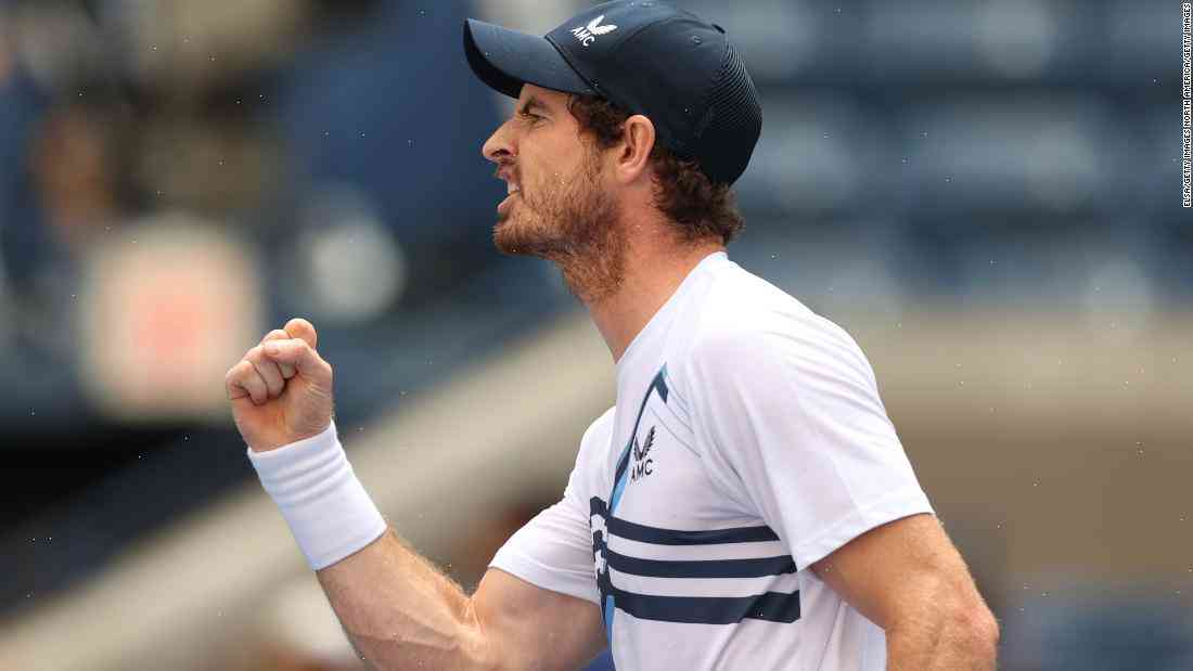 Andy Murray can’t quite let go of his wedding ring